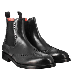 Chelsea boot with brogue details for men in black leather with elastic in just €205.00