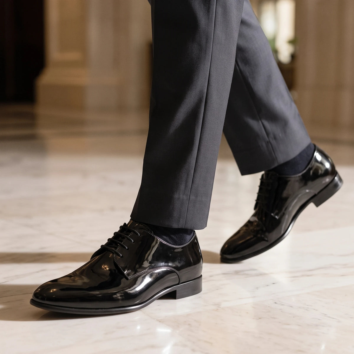 Elegant men's derby in shiny black leather