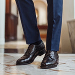 Elegant vintage black derby for men in woven leather