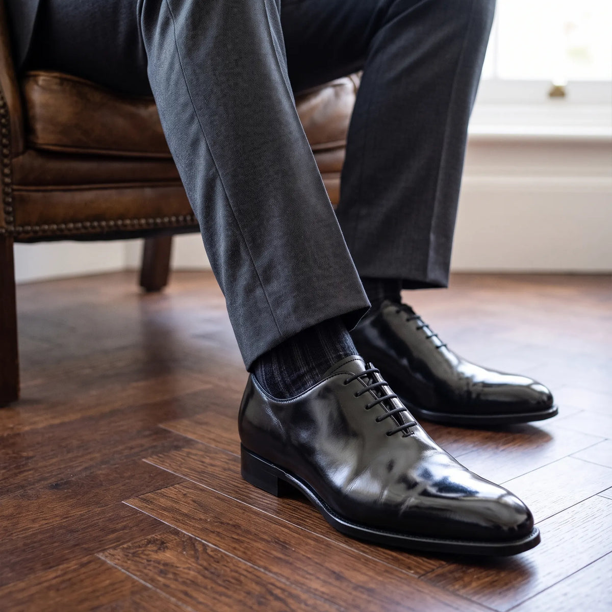 Handgemachte formelle Herrenschuhe aus schwarzem Leder