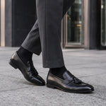 Eleganter Herren-Loafer aus weichem schwarzem Leder mit Quasten