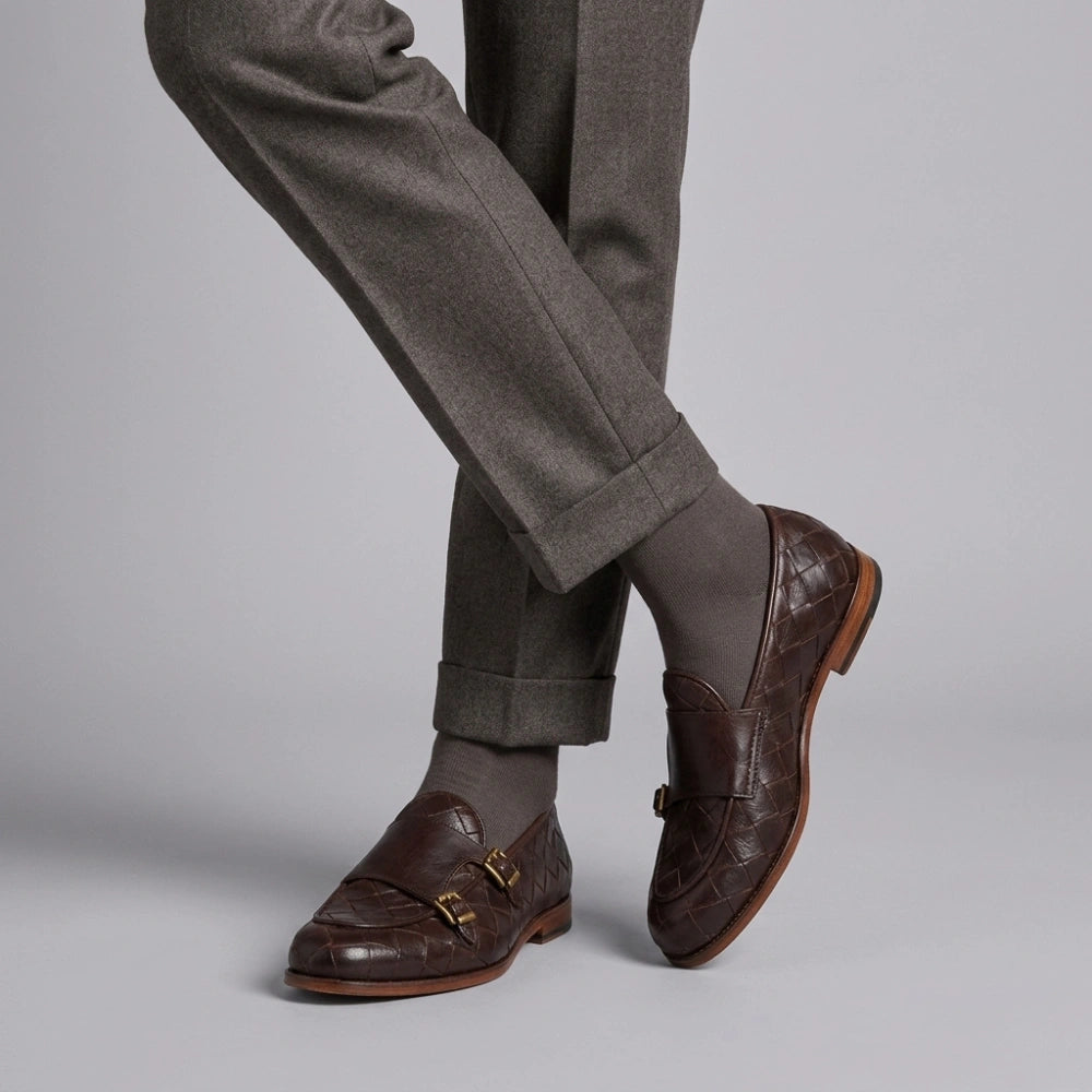 Mocassin marron foncé à double boucle dorée pour homme en cuir tressé