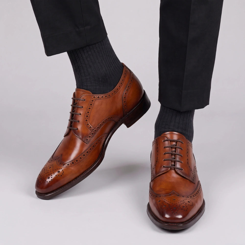 Men's elegant brown leather oxford brogue