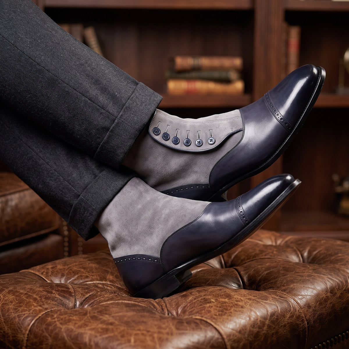 Bottines à boutons en cuir patiné et daim gris pour homme