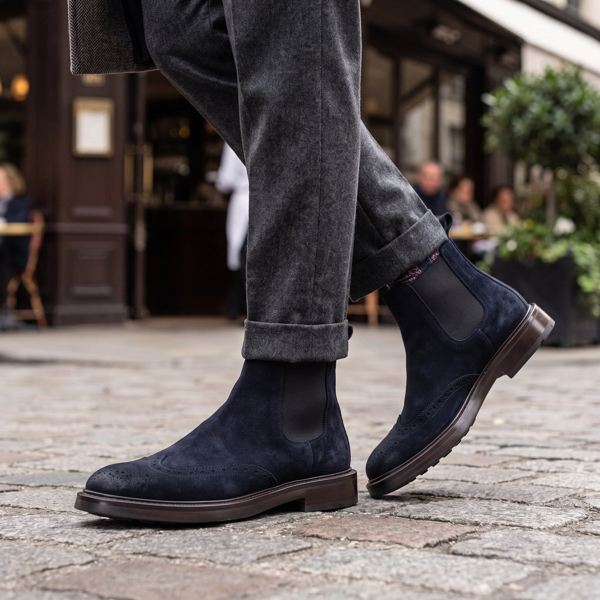 Chelsea boot in blue suede with rubber sole in just €205.00