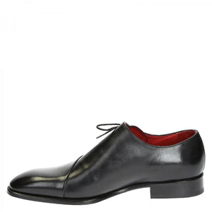 Elegant men's brogues shoes in black leather in just £179.99 