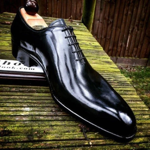 Handgemachte formelle Herrenschuhe aus schwarzem Leder