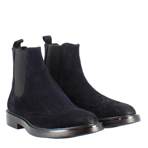 Chelsea boot in blue suede with rubber sole in just €205.00