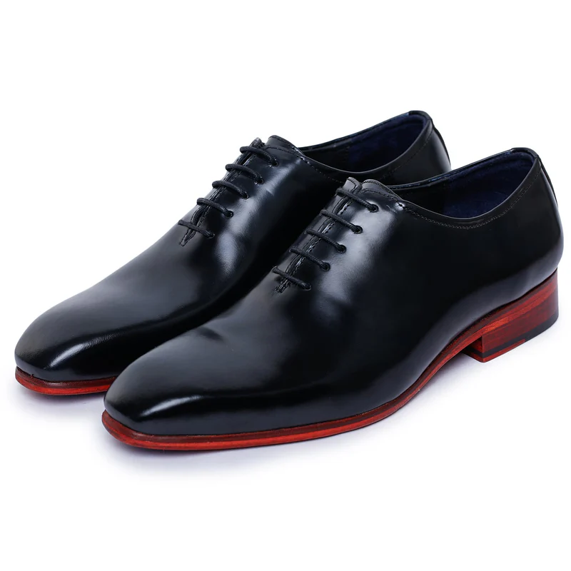 Wholecut Oxford - Black in just €184.99