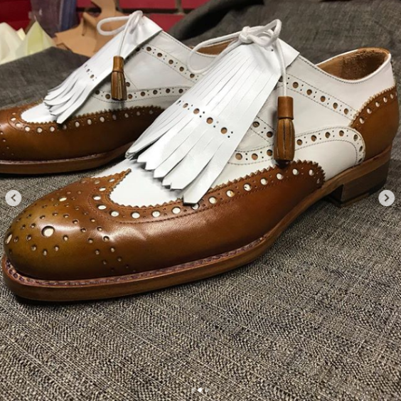 Chaussures à bout golf à franges en cuir marron et blanc pour hommes