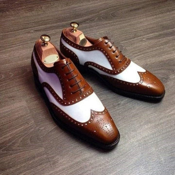 Chaussures de spectacle à bout golf en cuir marron et blanc pour hommes