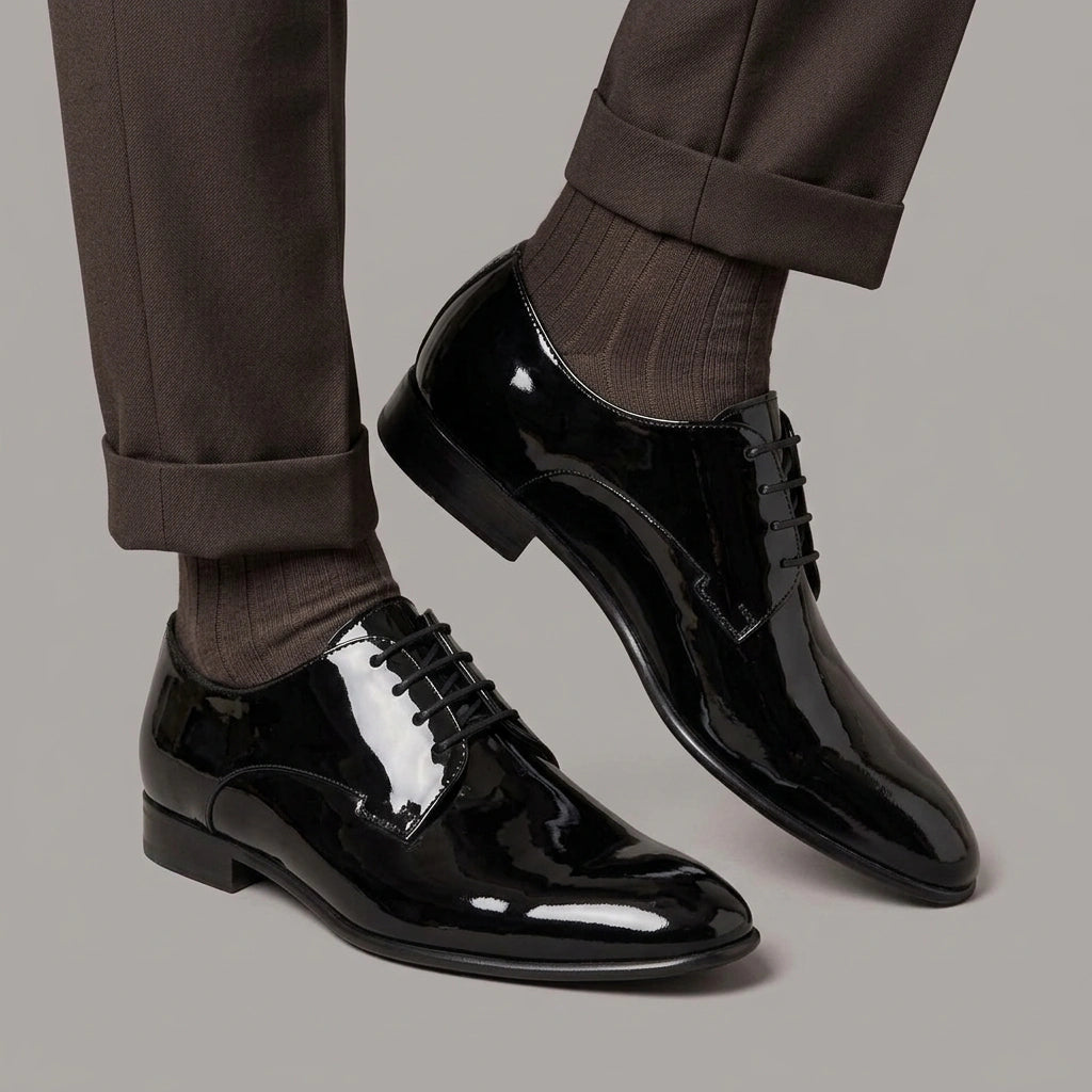 Elegant men's derby in shiny black leather