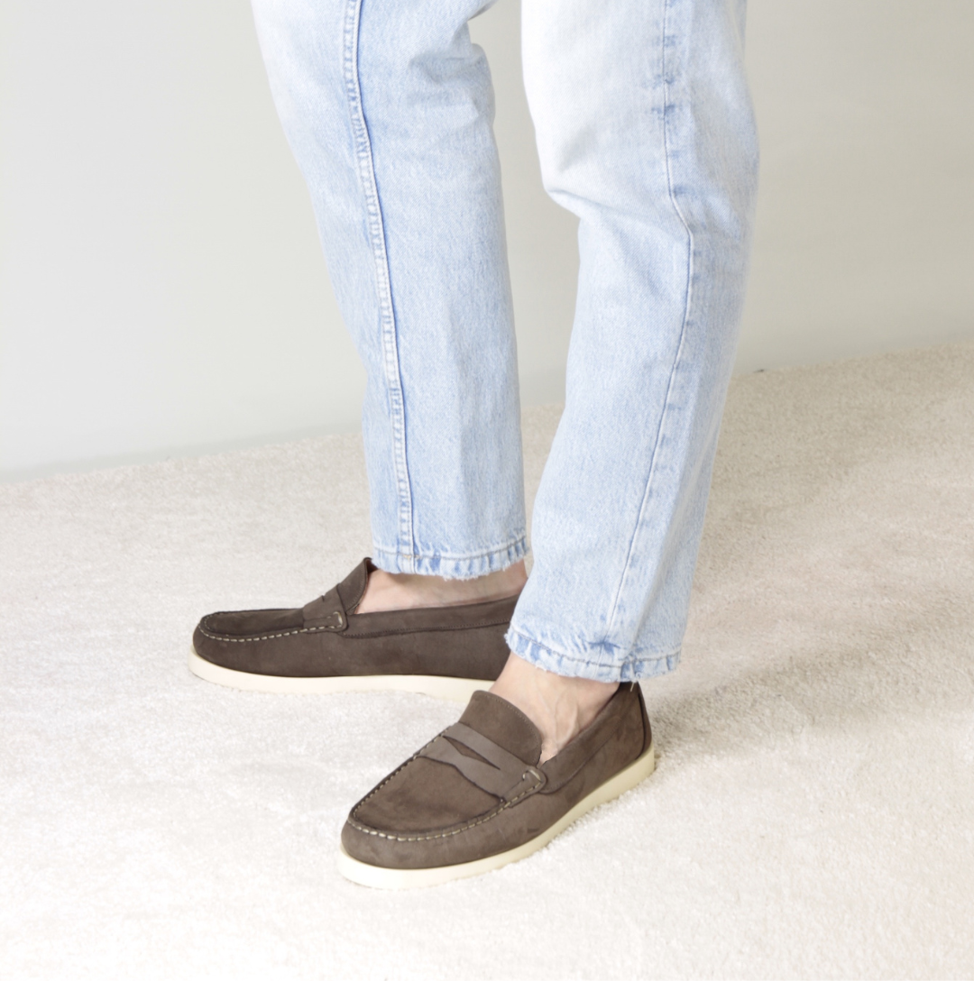 Mocassin bateau décontracté pour homme en cuir marron foncé