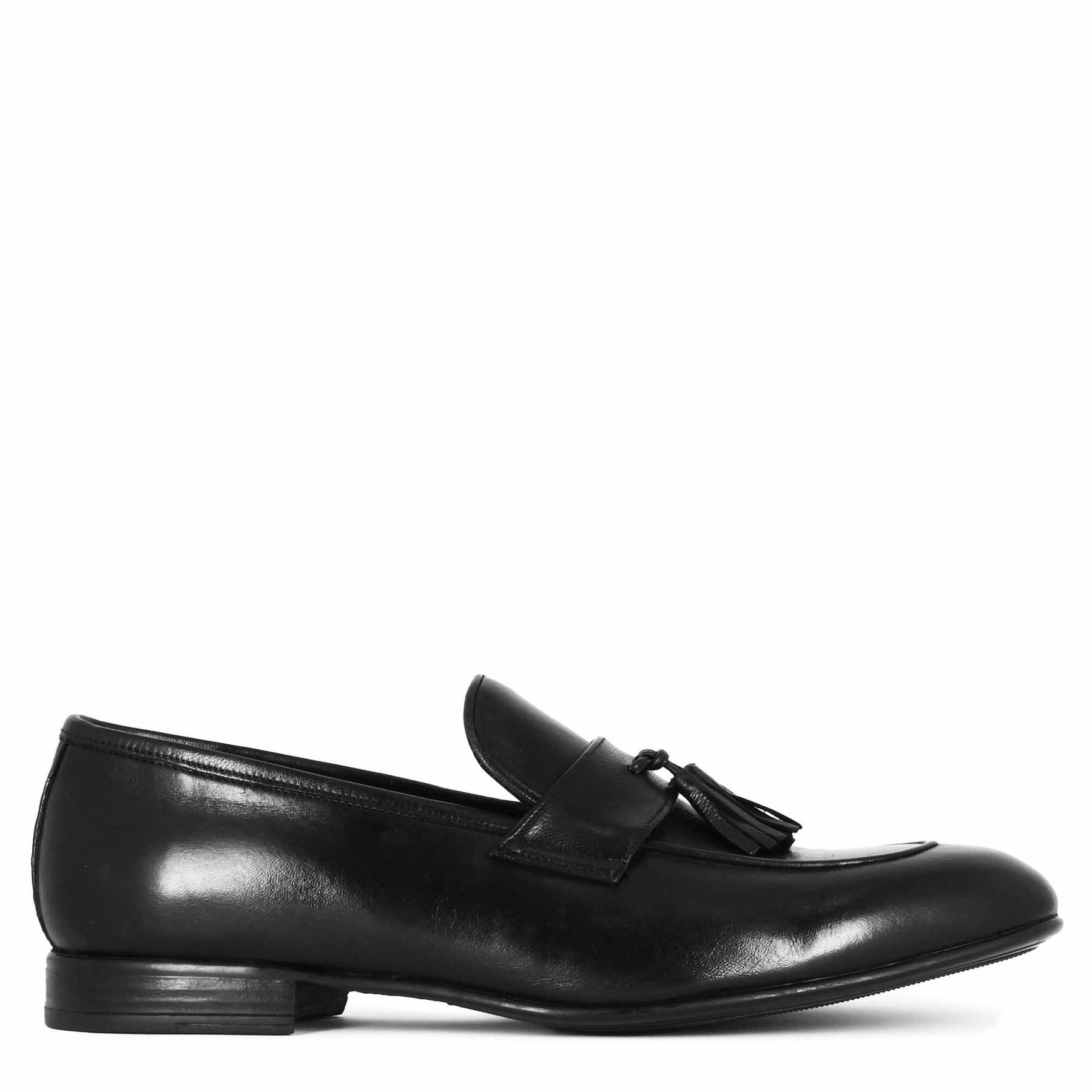 Eleganter Herren-Loafer aus weichem schwarzem Leder mit Quasten