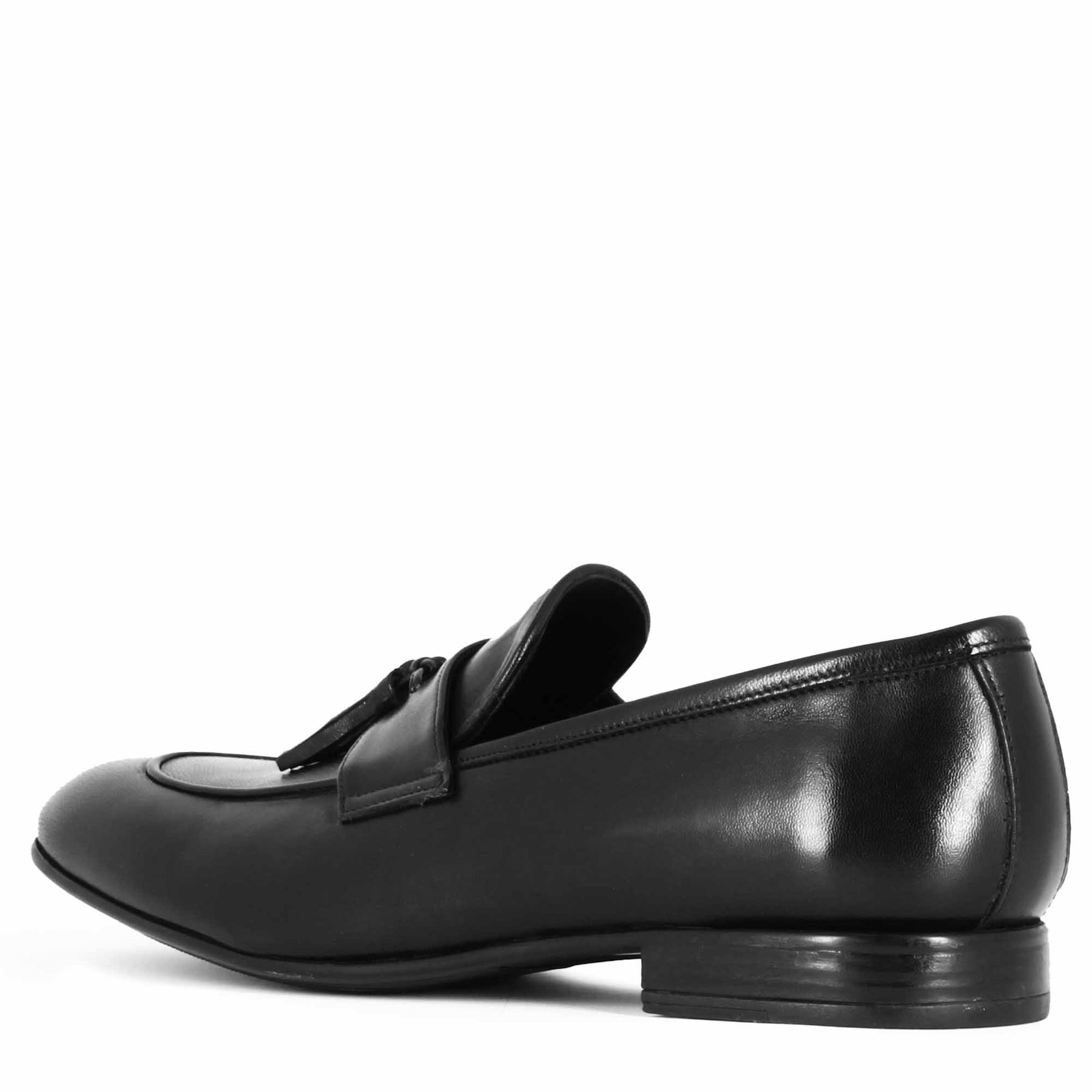 Eleganter Herren-Loafer aus weichem schwarzem Leder mit Quasten