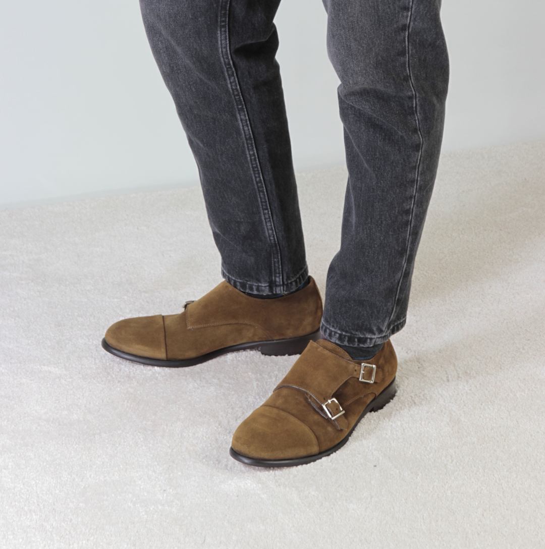 Double buckle men's shoe in light brown suede