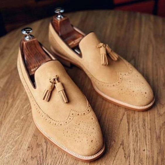 Beige Loafer aus Wildleder mit Quaste für Herren